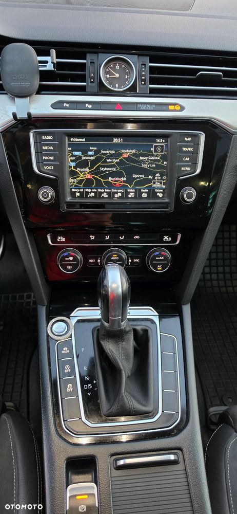 Volkswagen Passat - 19