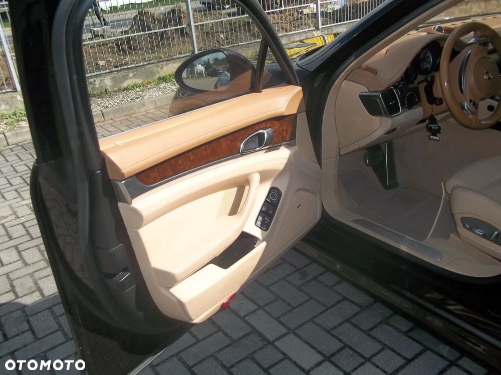 Porsche Panamera 4S - 12
