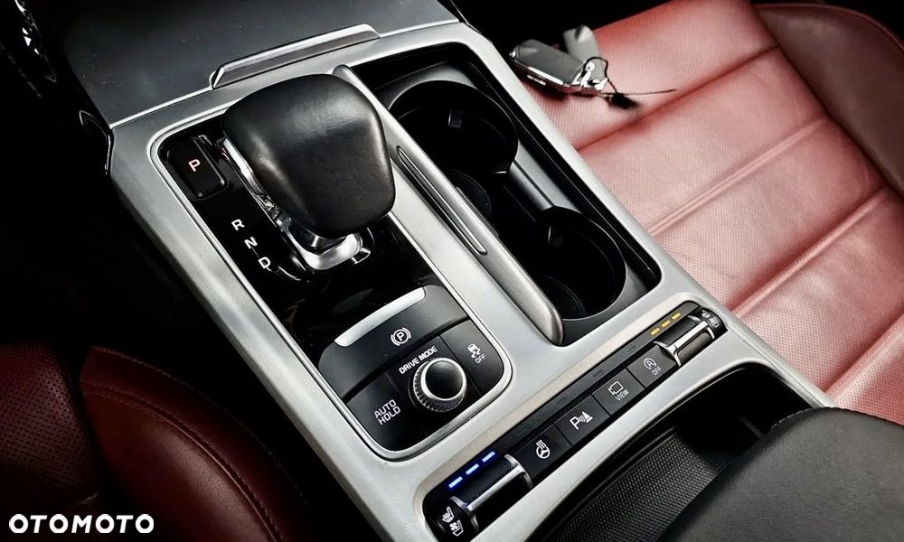 Kia Stinger - 10