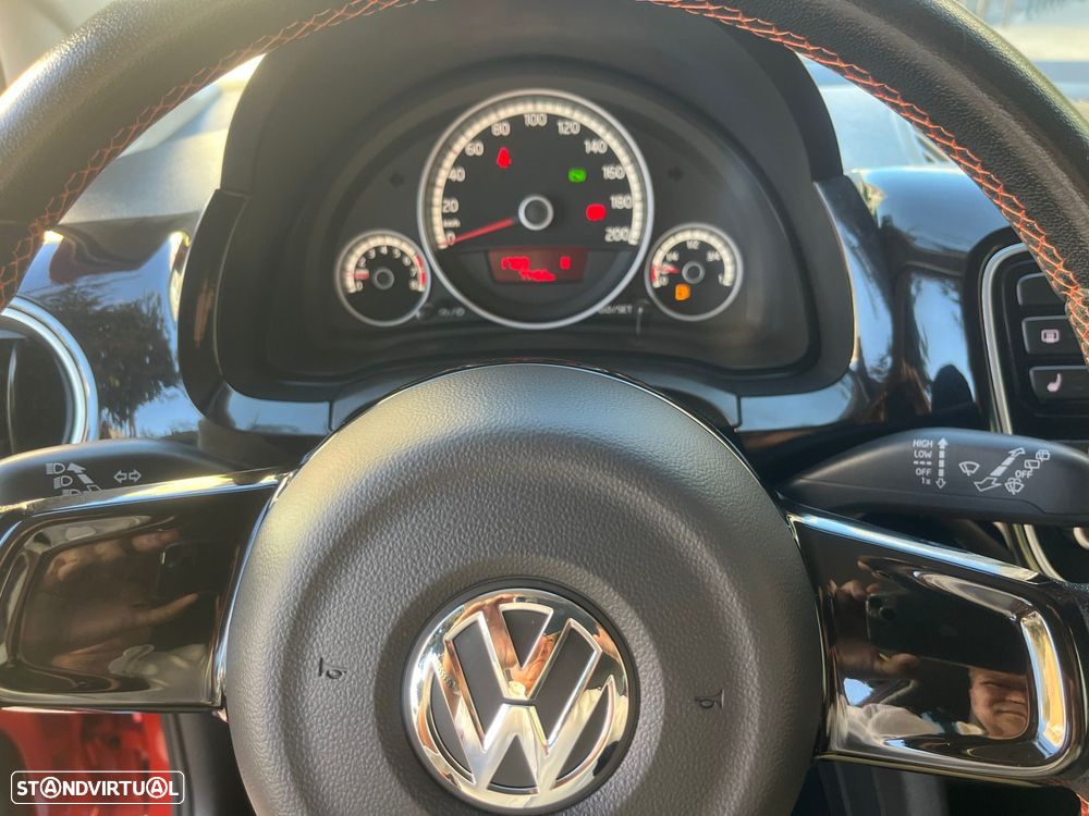 VW Up! 1.0 Groove Auto - 24