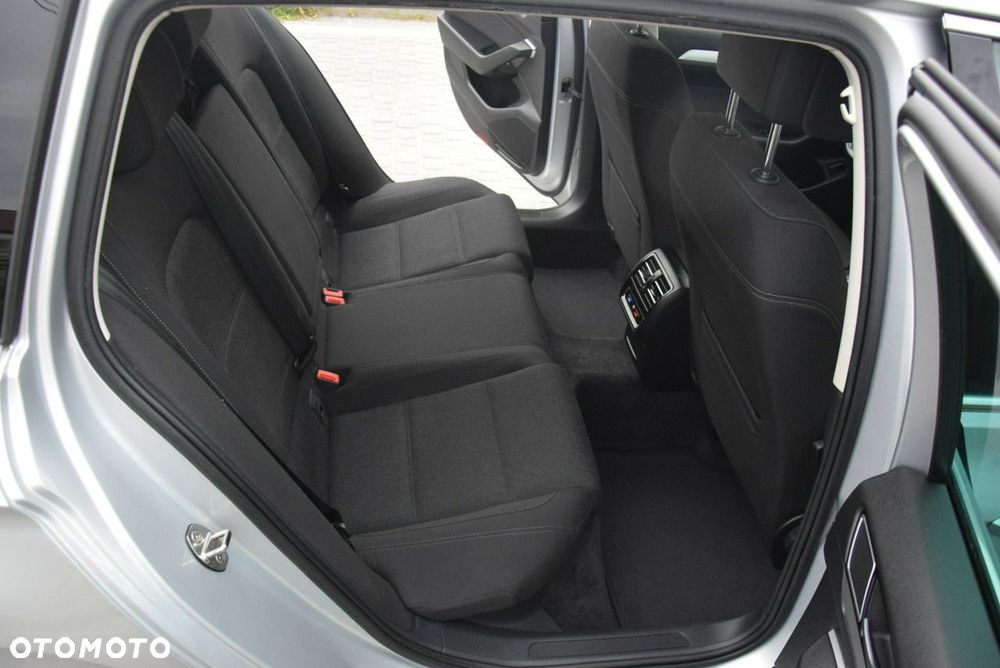 Volkswagen Passat - 33
