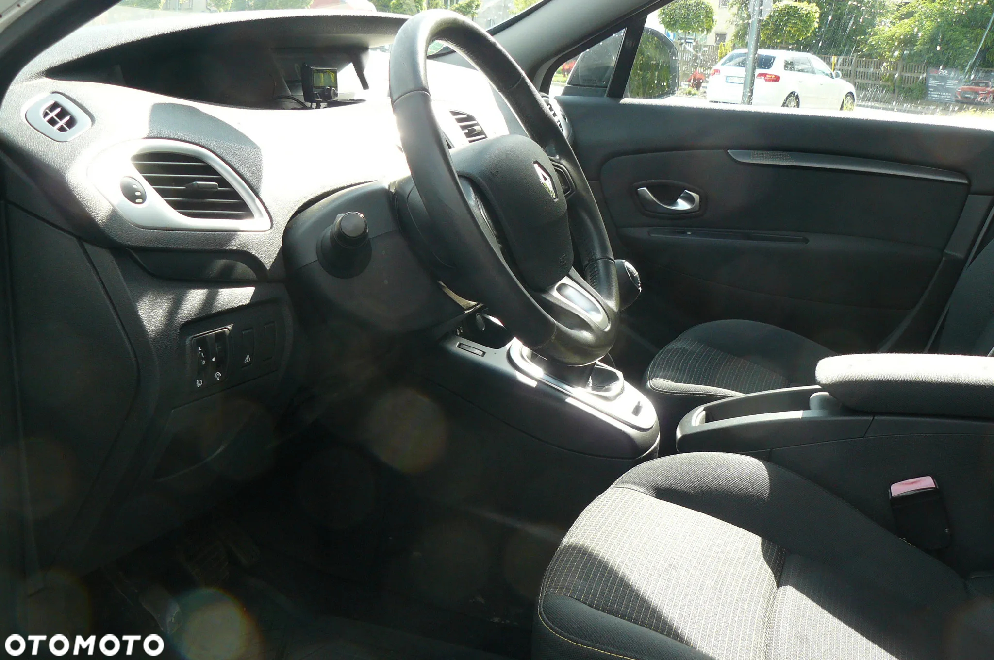 Renault Grand Scenic - 25