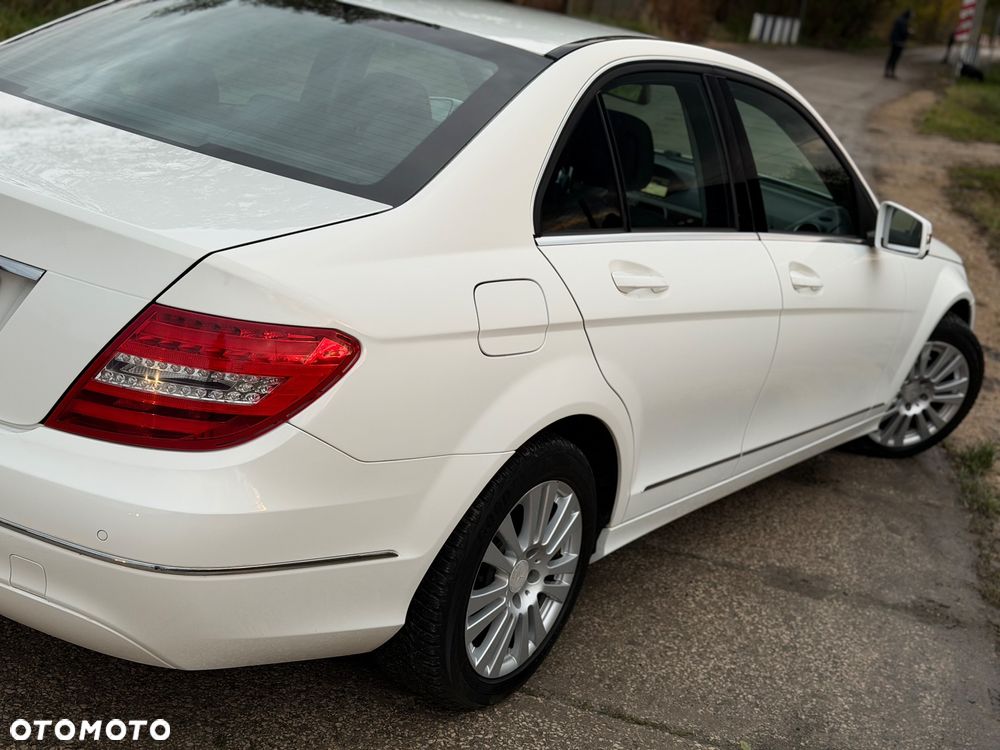 Mercedes-Benz Klasa C 180 CGI BlueEff Elegance - 15