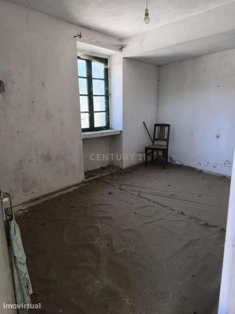 Casa Antiga para Recuperar em Quintanilha, Bragança - Grande imagem: 4/5
