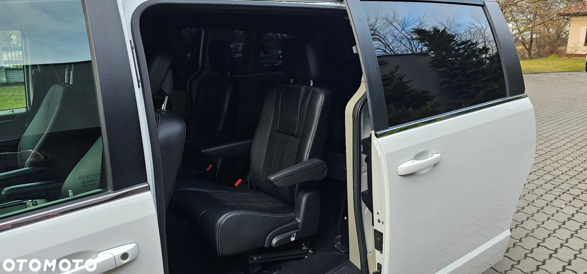Dodge Grand Caravan - 14