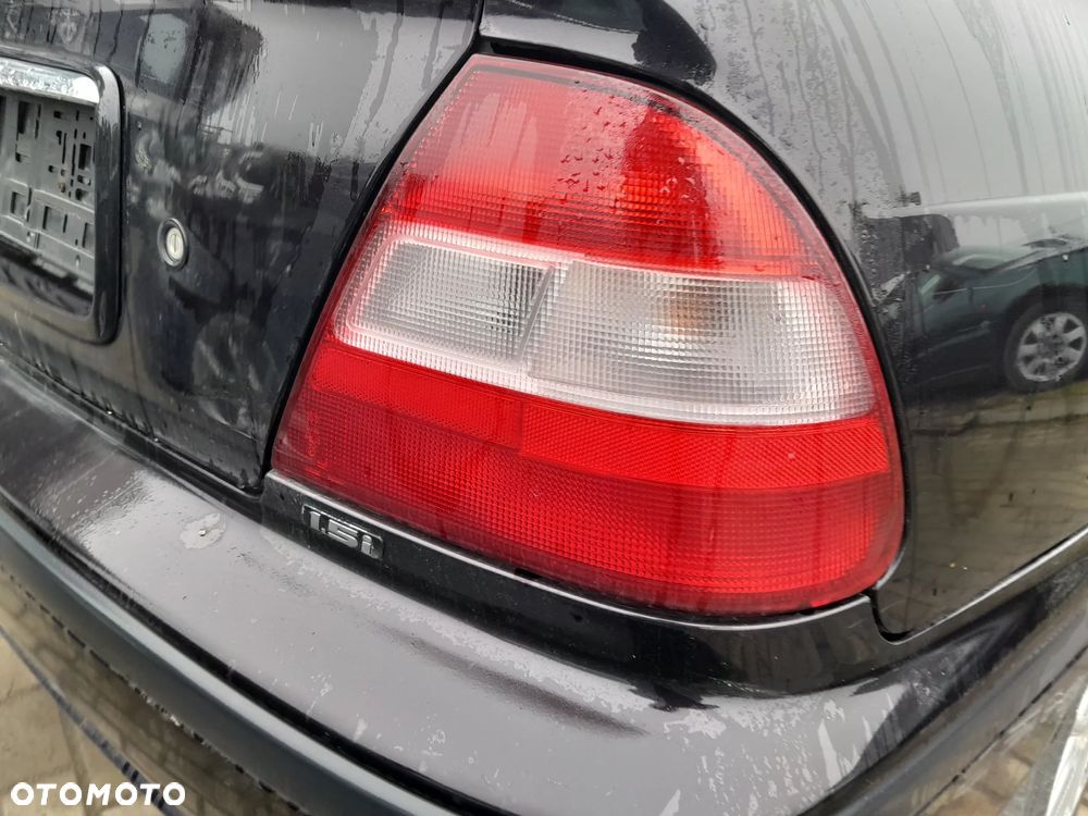 HONDA CIVIC VI LAMPA TYLNA PRAWA W BŁOTNIK