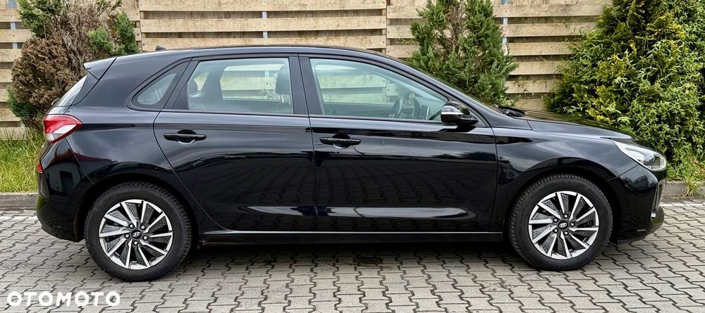 Hyundai i30 blue 1.4 Style - 11