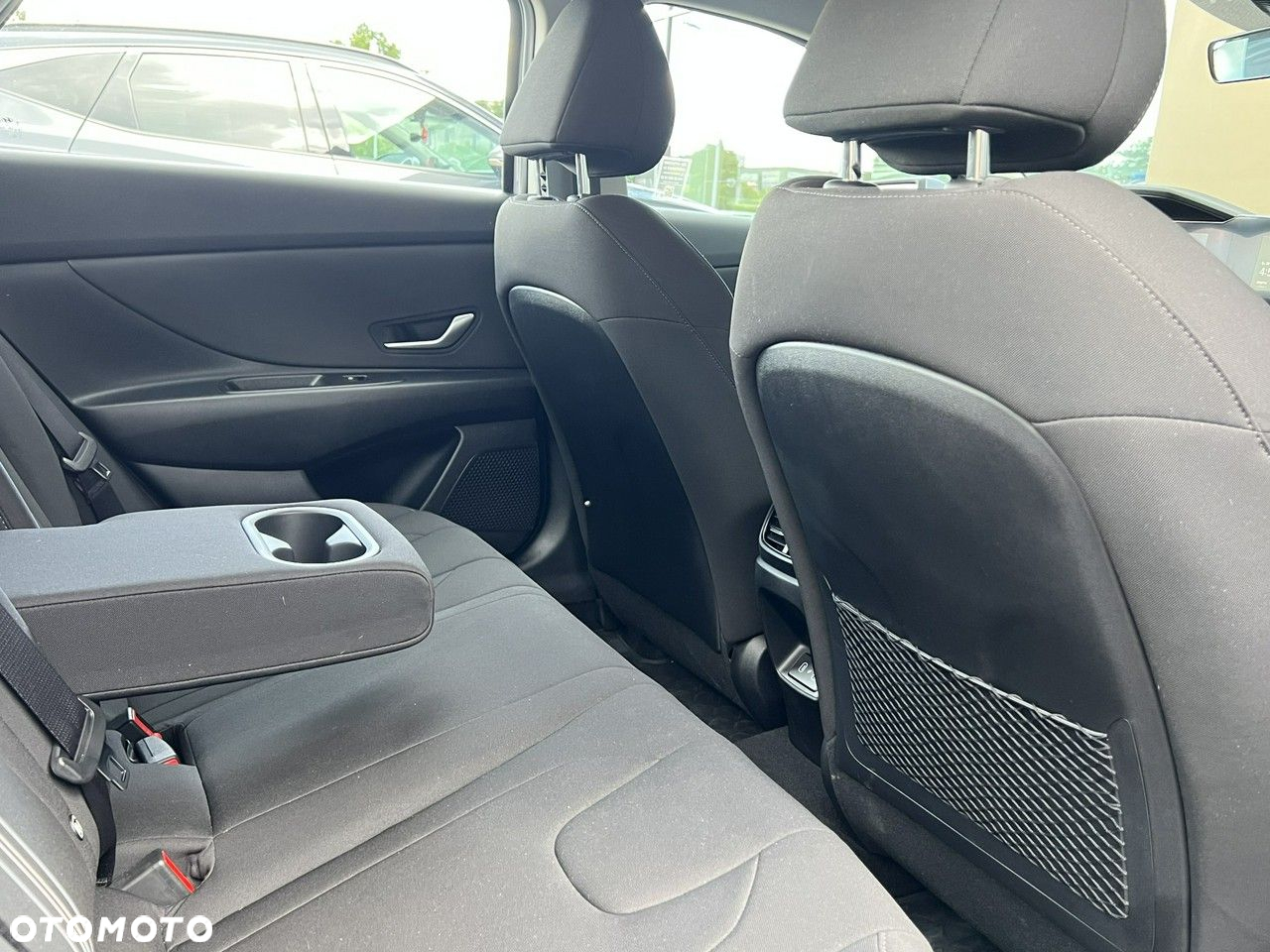 Hyundai Elantra - 16