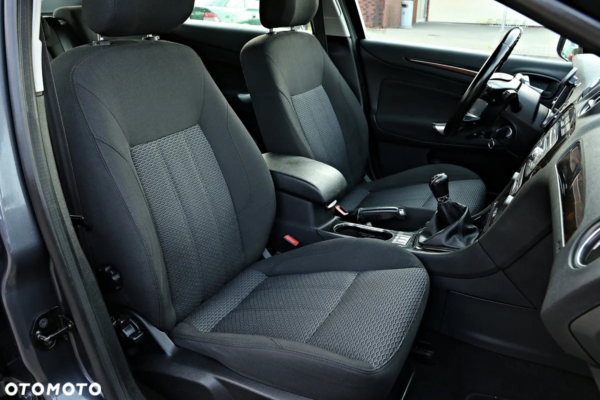 Ford Mondeo 2.0 Ghia - 23