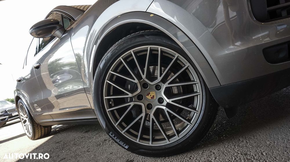 Porsche Cayenne Coupe Tiptronic S Platinum Edition - 38