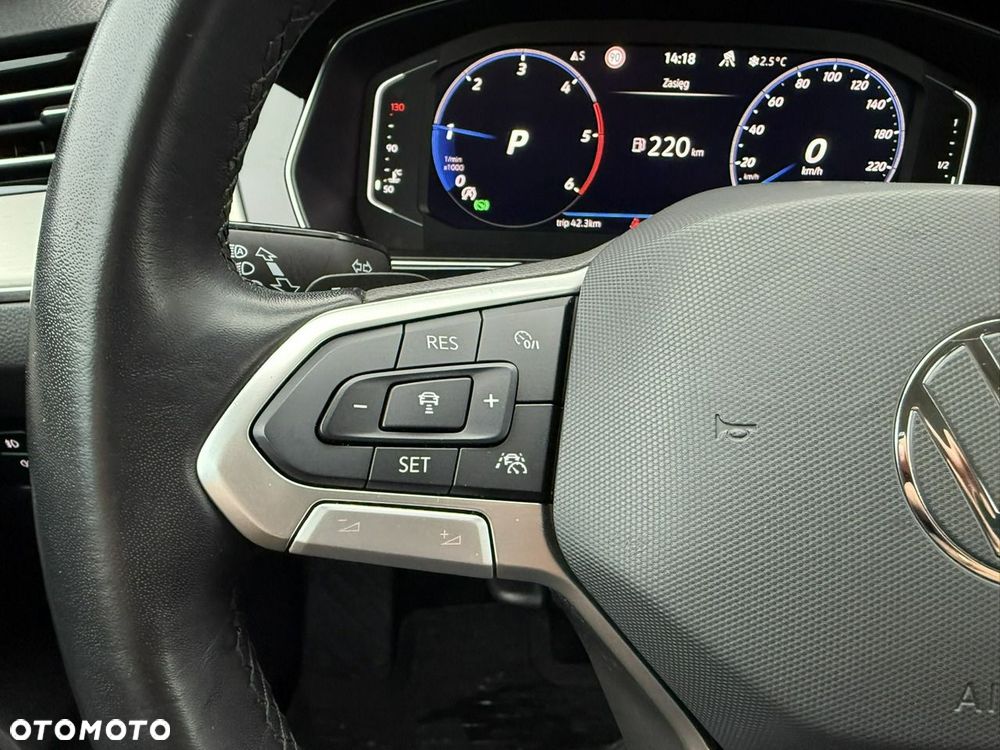 Volkswagen Passat - 12