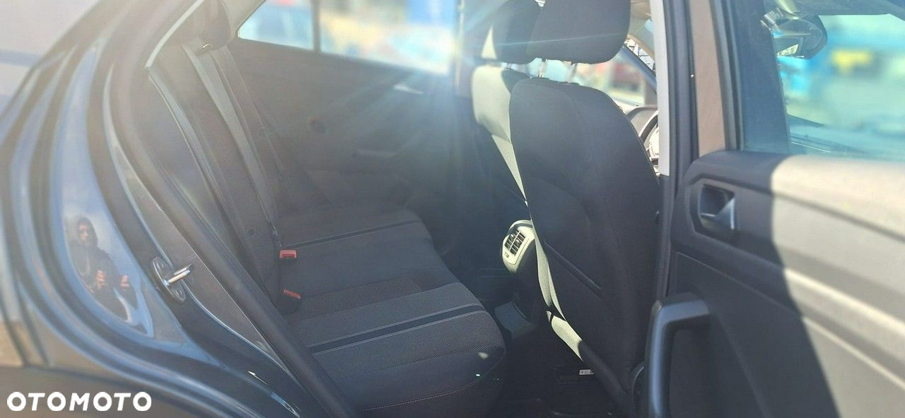 Volkswagen T-Roc - 17