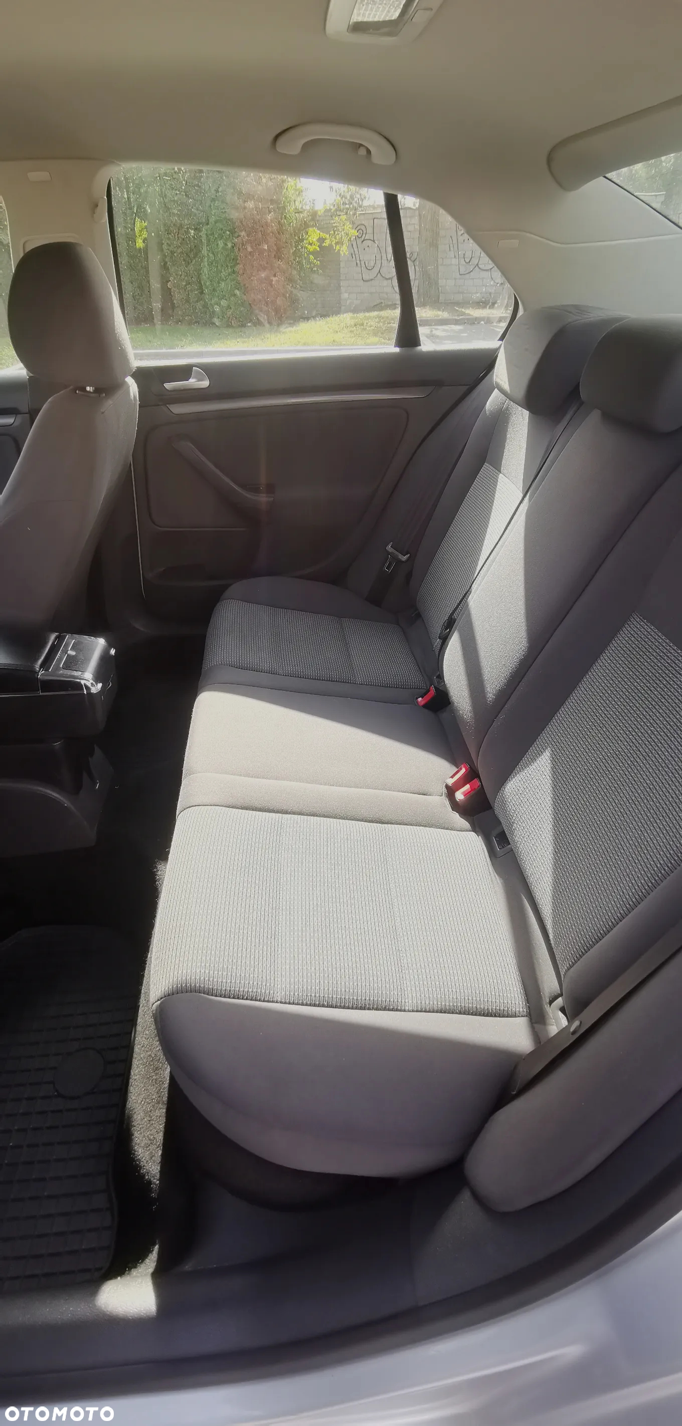 Volkswagen Jetta 1.6 FSI Trendline - 14