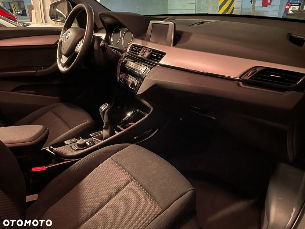 BMW X1 sDrive18i - 11