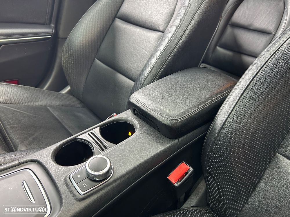 Mercedes-Benz CLA 220 d Shooting Brake AMG Line Aut. - 43