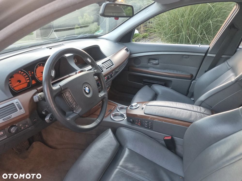 BMW Seria 7 745i - 9