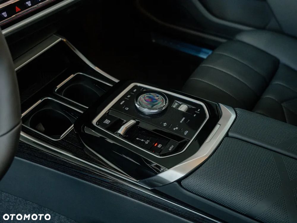 BMW Seria 7 - 11