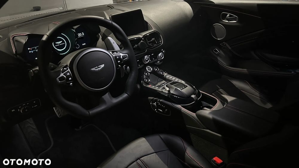 Aston Martin V8 Vantage - 7