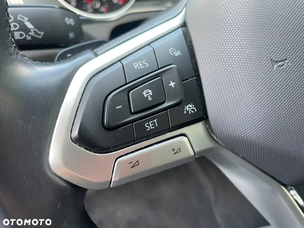 Volkswagen Passat Variant 2.0 TDI SCR DSG Business - 18