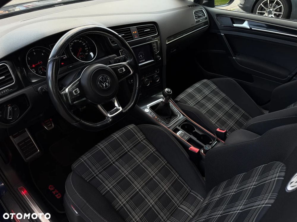 Volkswagen Golf - 13