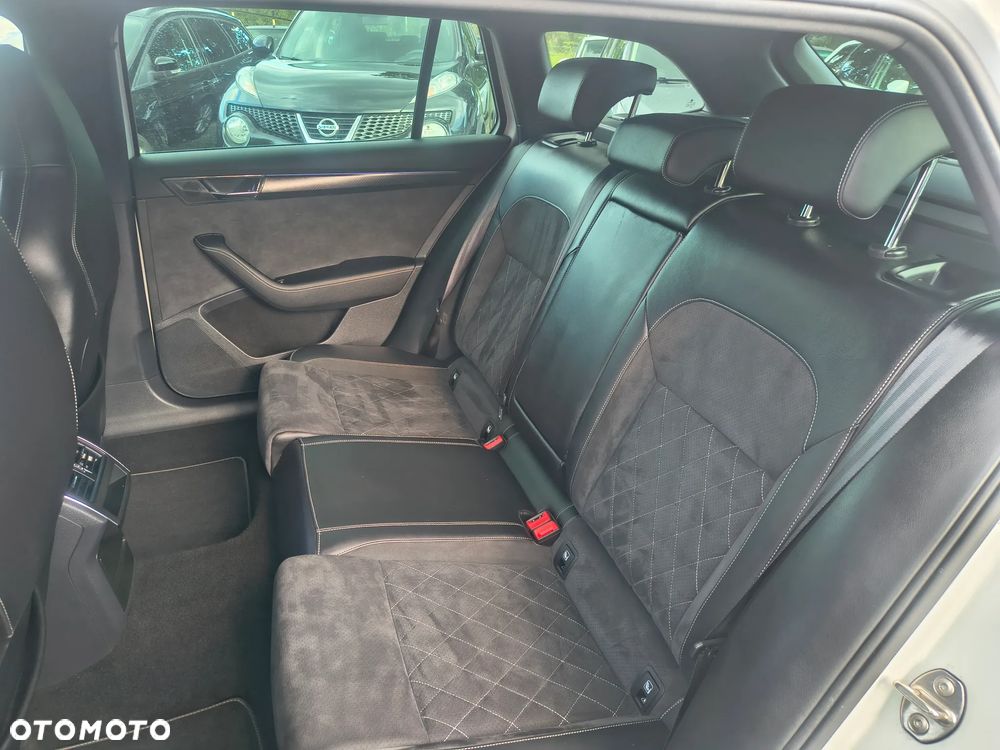 Skoda Superb 2.0 TDI DSG Sportline - 19