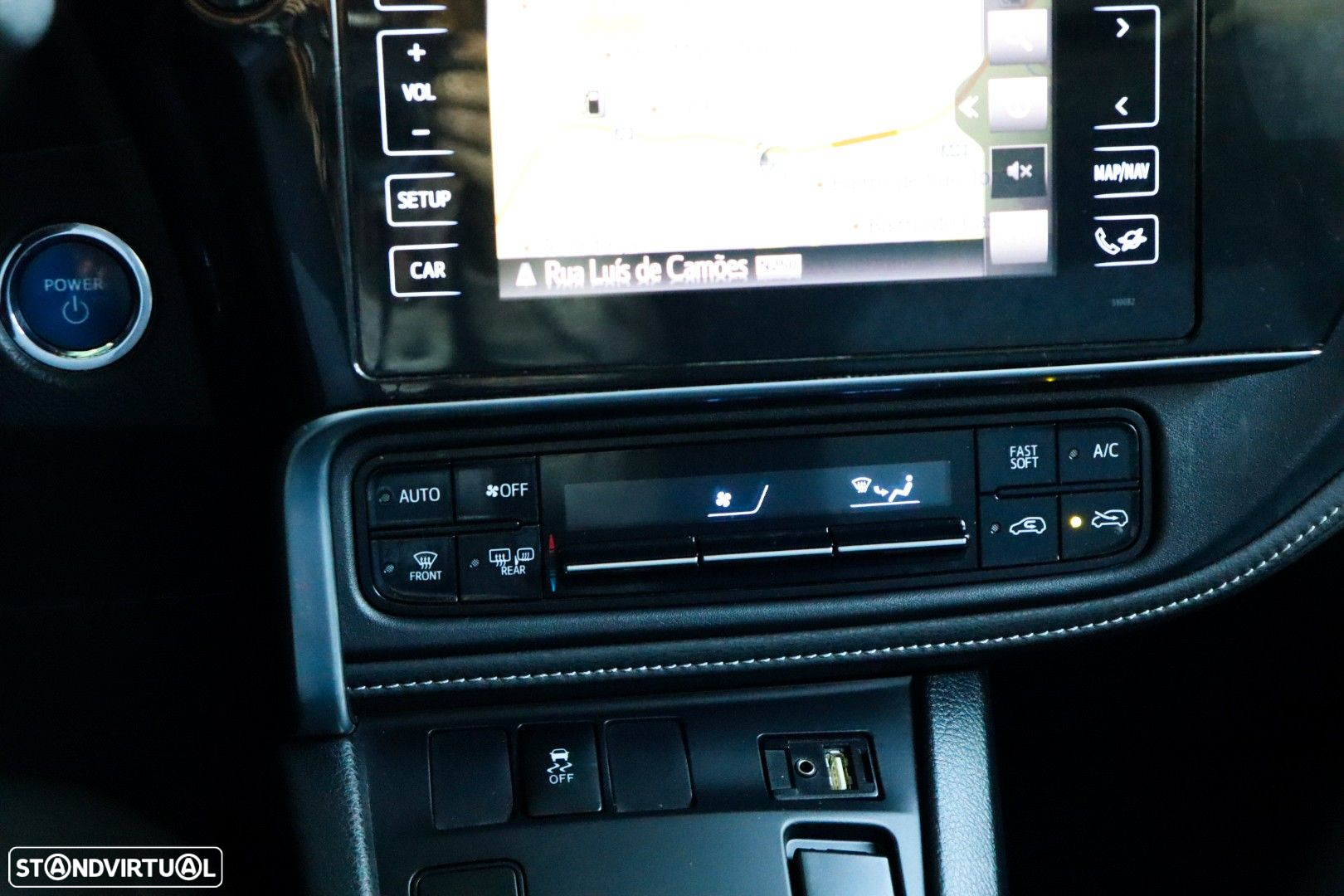 Toyota Auris Touring Sports 1.8 HSD Comfort +P.Techno+P.Sport - 12
