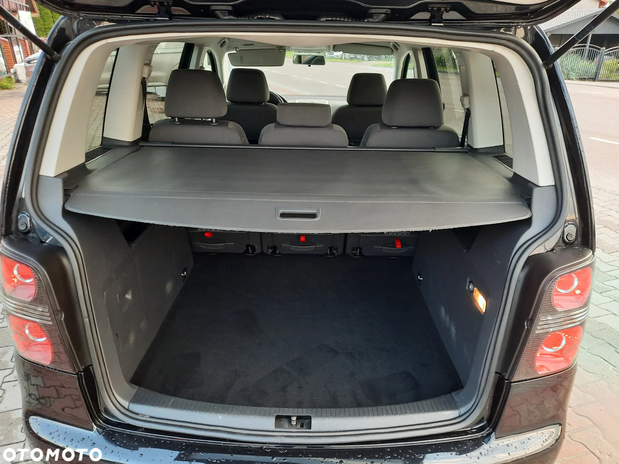 Volkswagen Touran 1.9 TDI Conceptline - 23