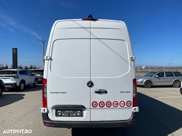 Mercedes-Benz Sprinter - 9