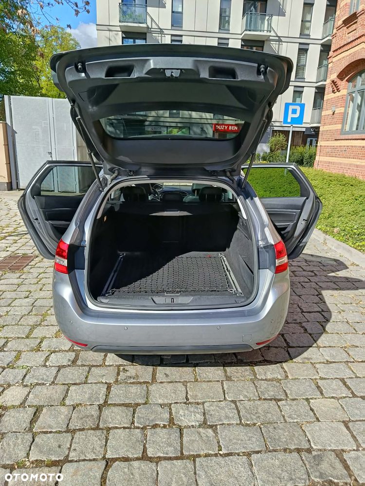Peugeot 308 - 8