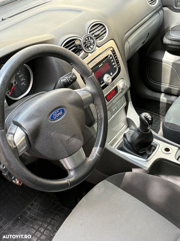 Ford Focus 1.6 TDCI DPF Style - 4