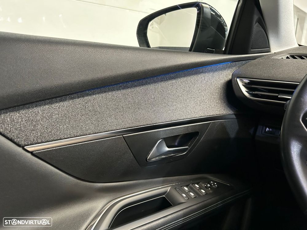 Peugeot 3008 1.2 PureTech Allure EAT8 - 38