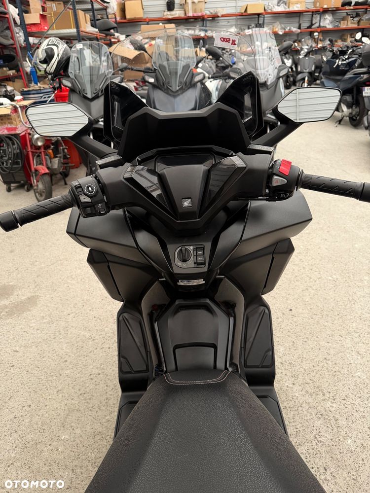 Honda NSS - 18