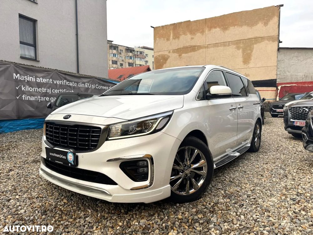 Kia Carnival - 2
