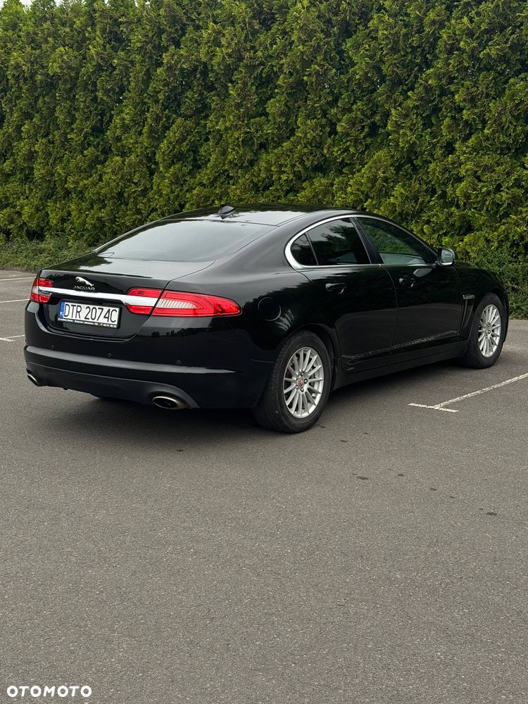 Jaguar XF 2.0 T Luxury - 6