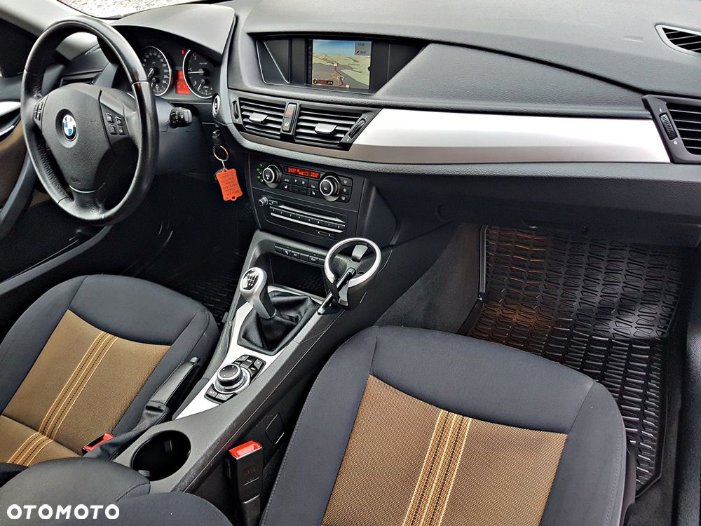 BMW X1 sDrive18d xLine - 29