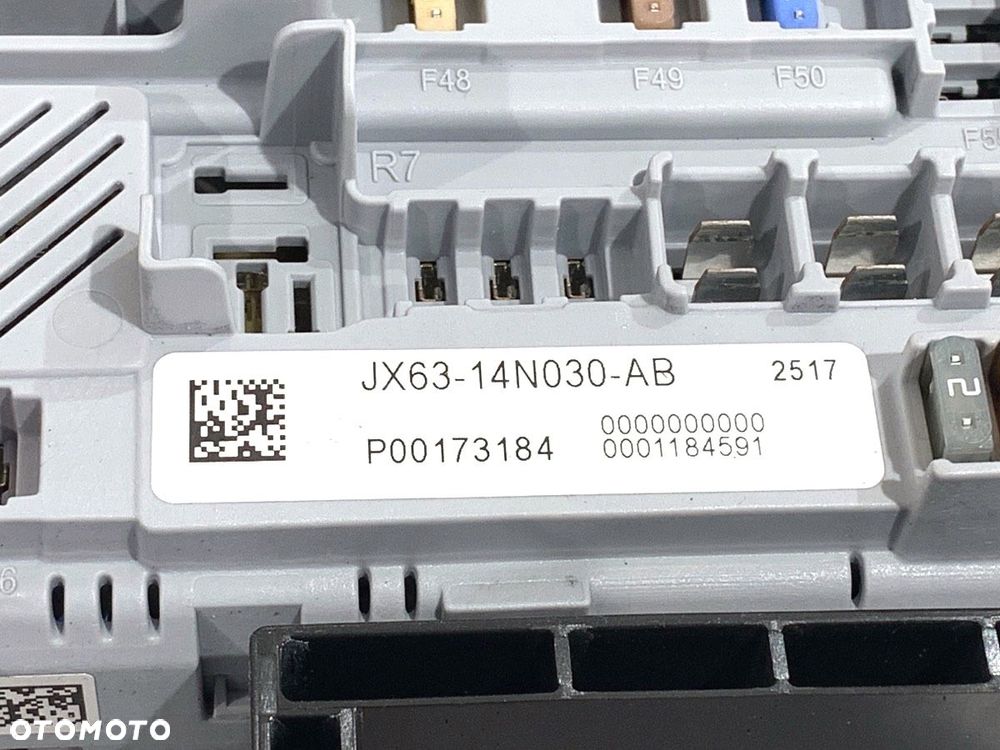 SKRZYNKA BEZPIECZNIKÓW  JAGUAR XF II (X260) 2015 - 2022 2.0 D 132 kW [180 KM] olej napędowy 2015 - - 5