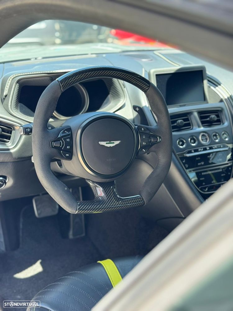 Aston Martin DB11 Coupé V12 AMR - 11
