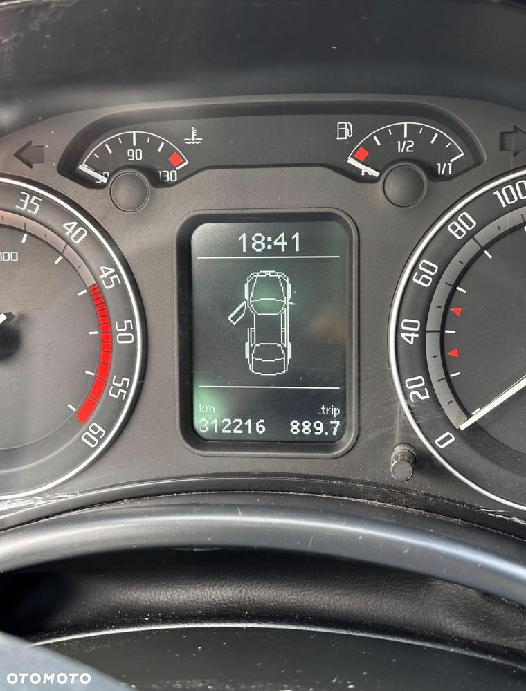 Skoda Octavia Combi 2.0 TDI DPF RS - 6