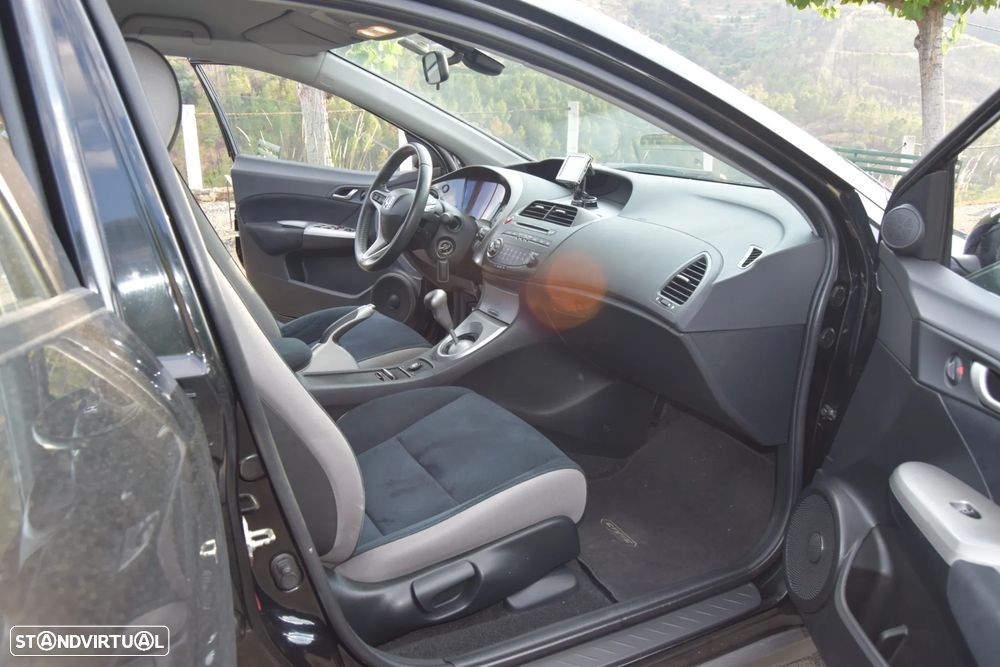 Honda Civic 1.8 Sport - 18