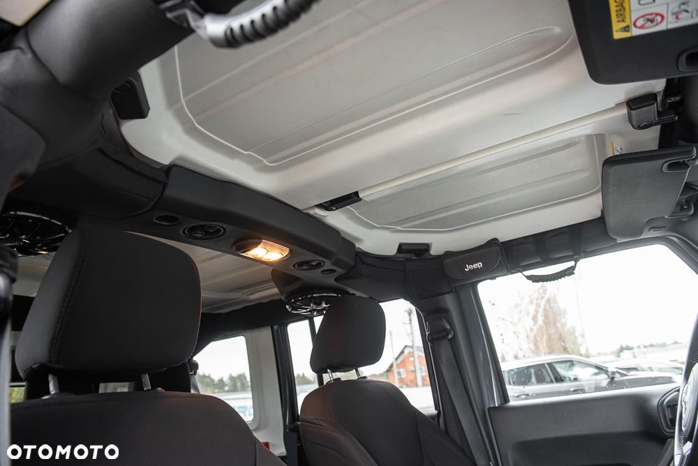 Jeep Wrangler - 27
