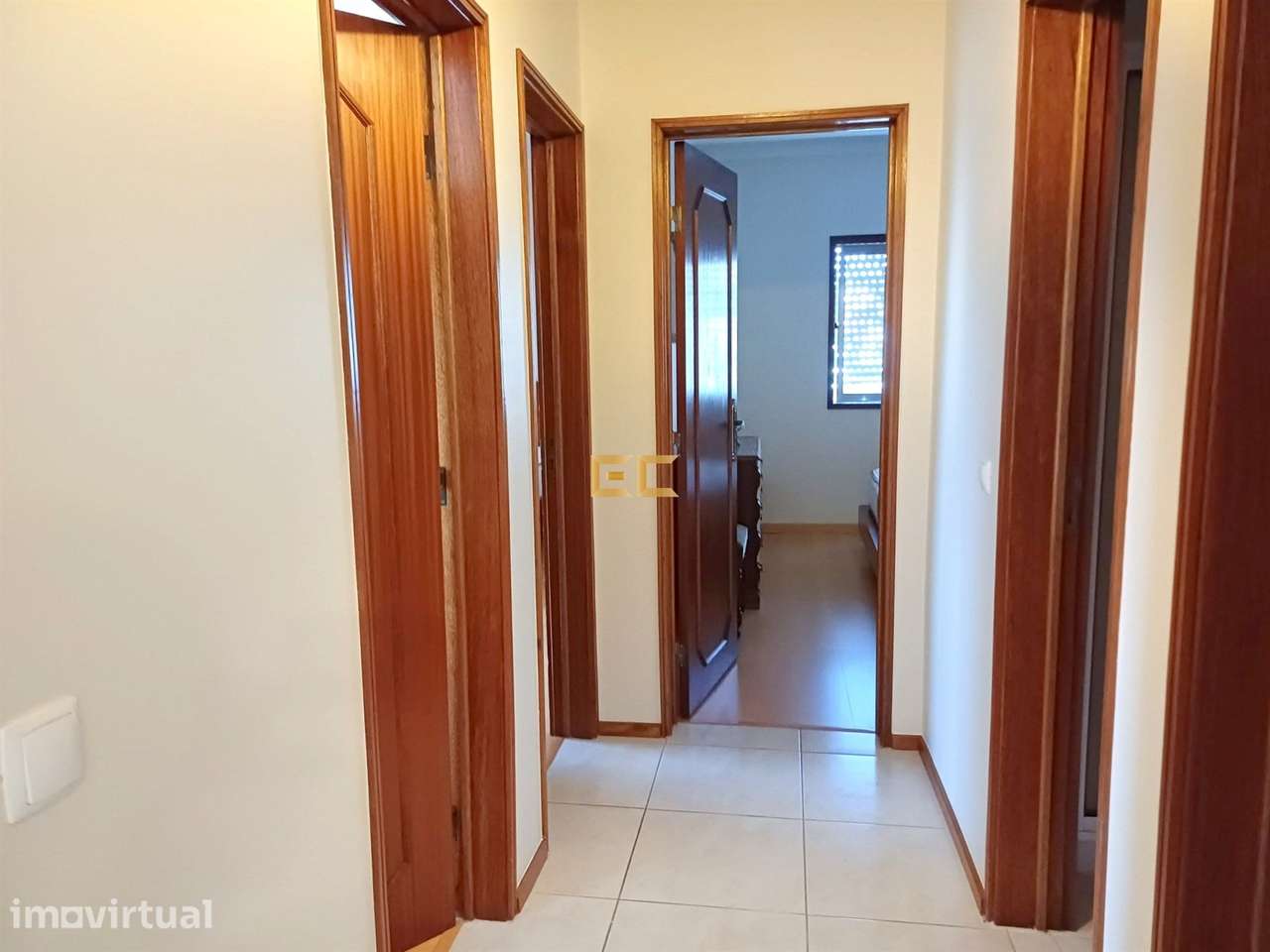 Apartamento T3 com mobília, para arrendamento ao ano! - Grande imagem: 5/10