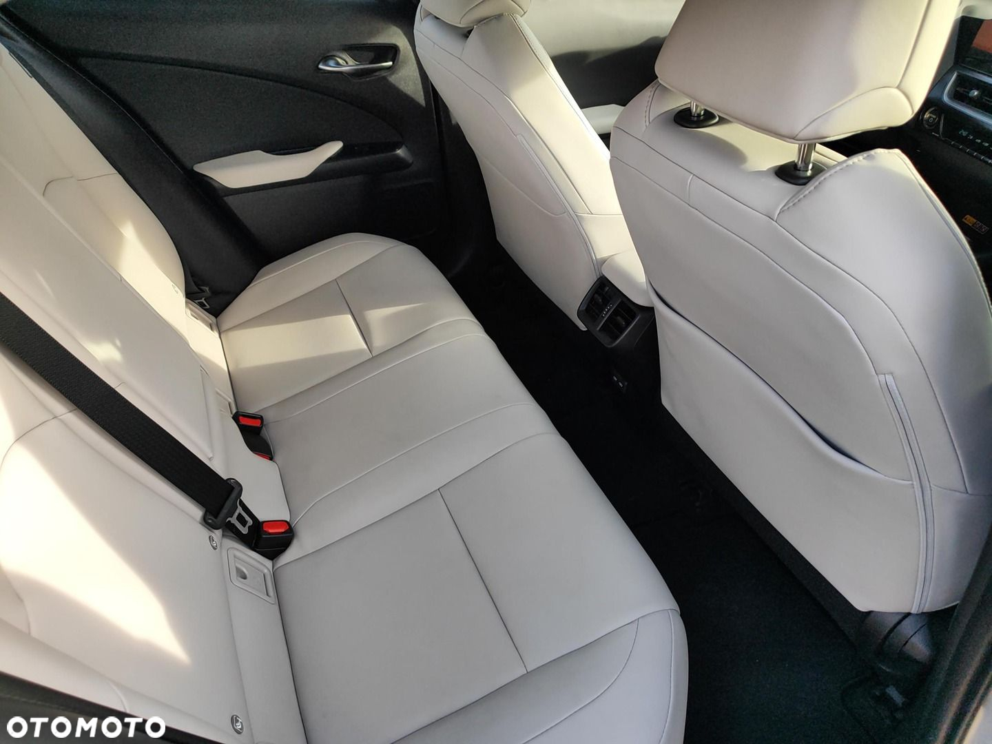 Lexus UX - 14