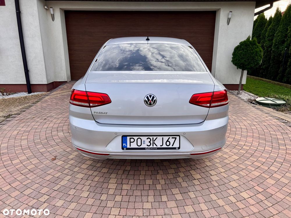 Volkswagen Passat - 32