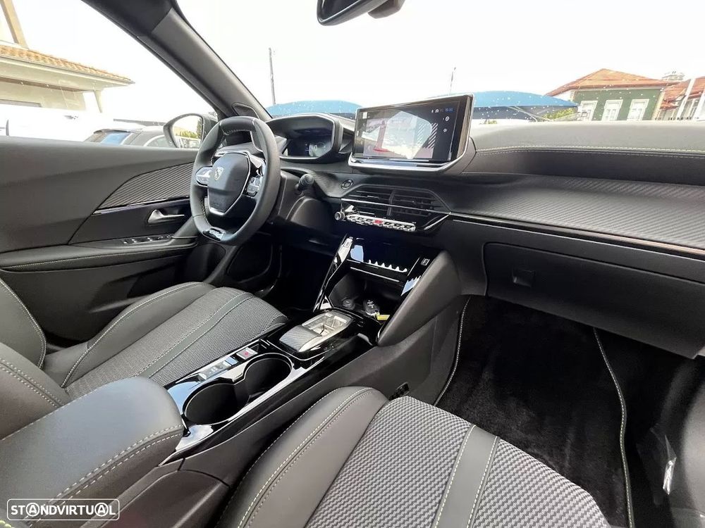 Peugeot e-2008 50 kWh GT - 32