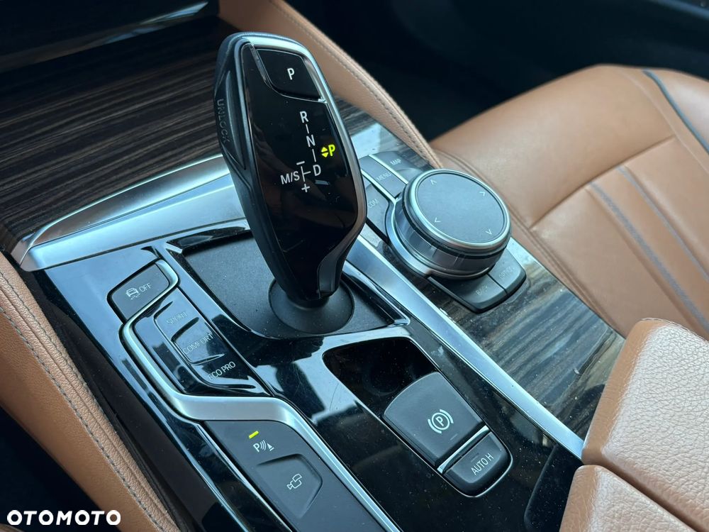 BMW Seria 5 530d xDrive Luxury Line - 17
