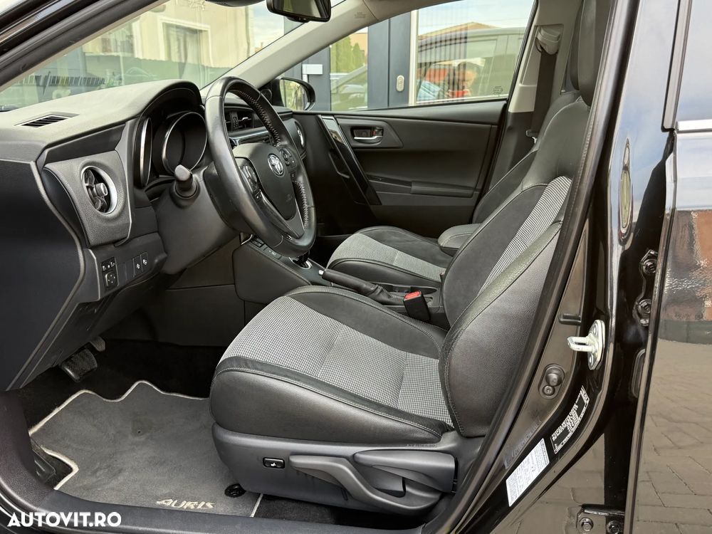 Toyota Auris 1.8 L VVT-i Hybrid Sol + - 10