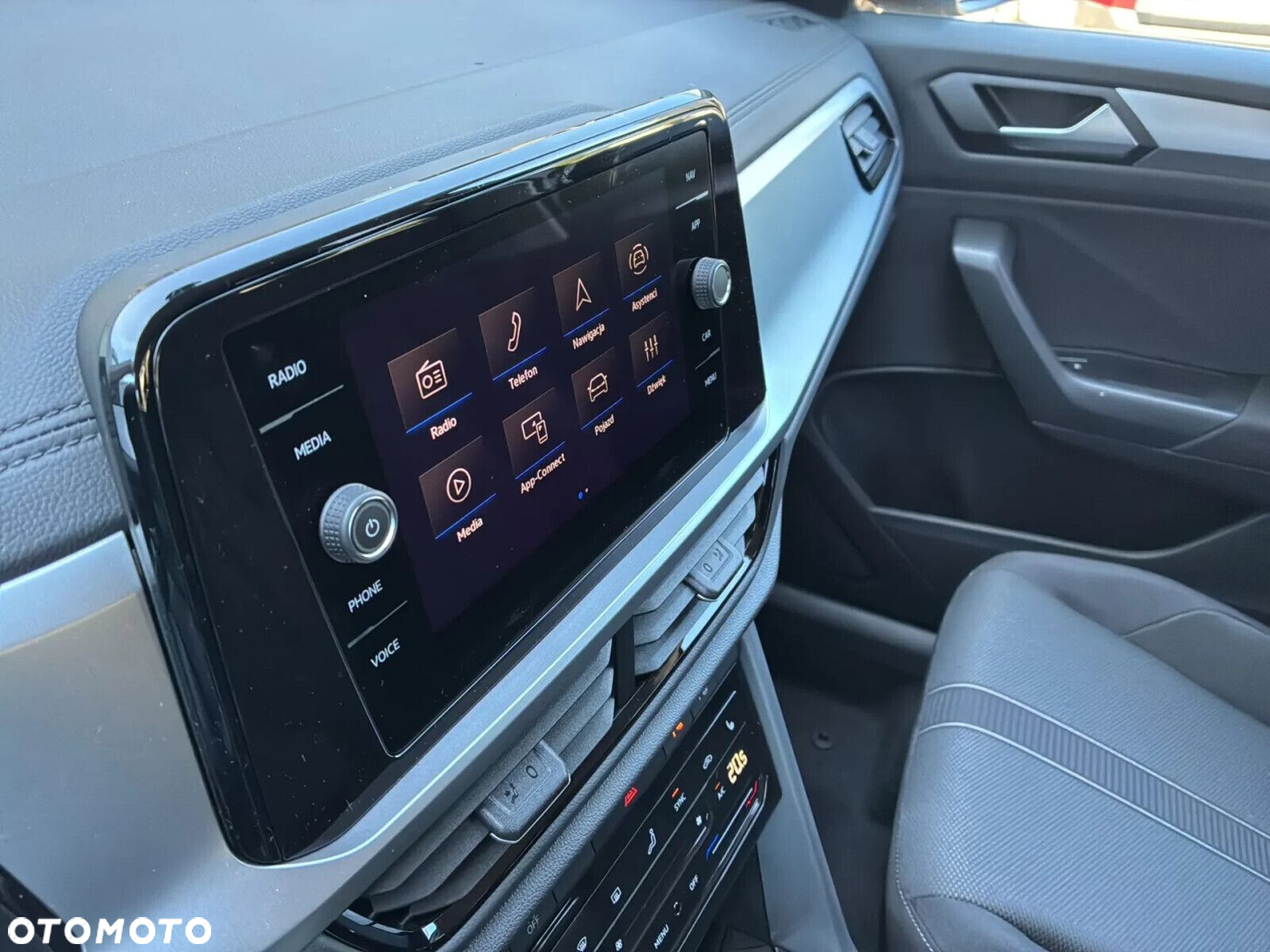 Volkswagen T-Roc - 14