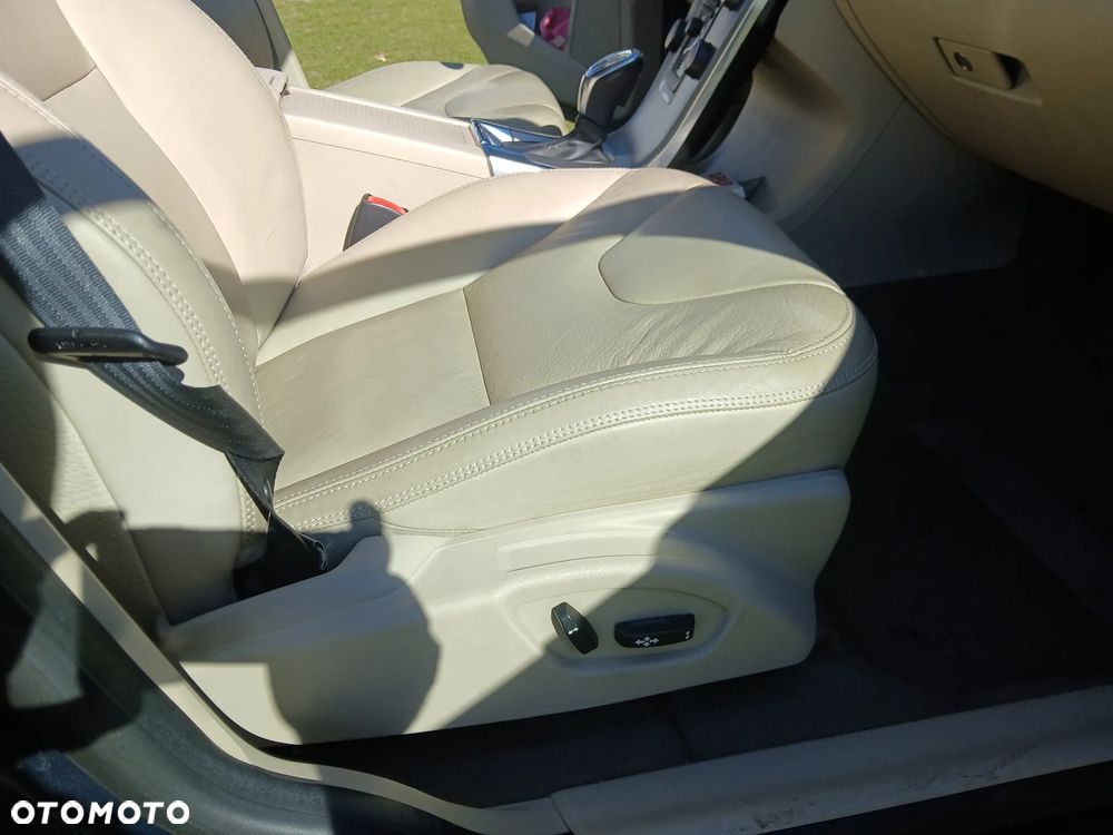 Volvo XC 60 D5 AWD Summum - 16