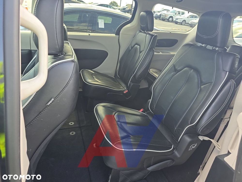 Chrysler Pacifica - 14