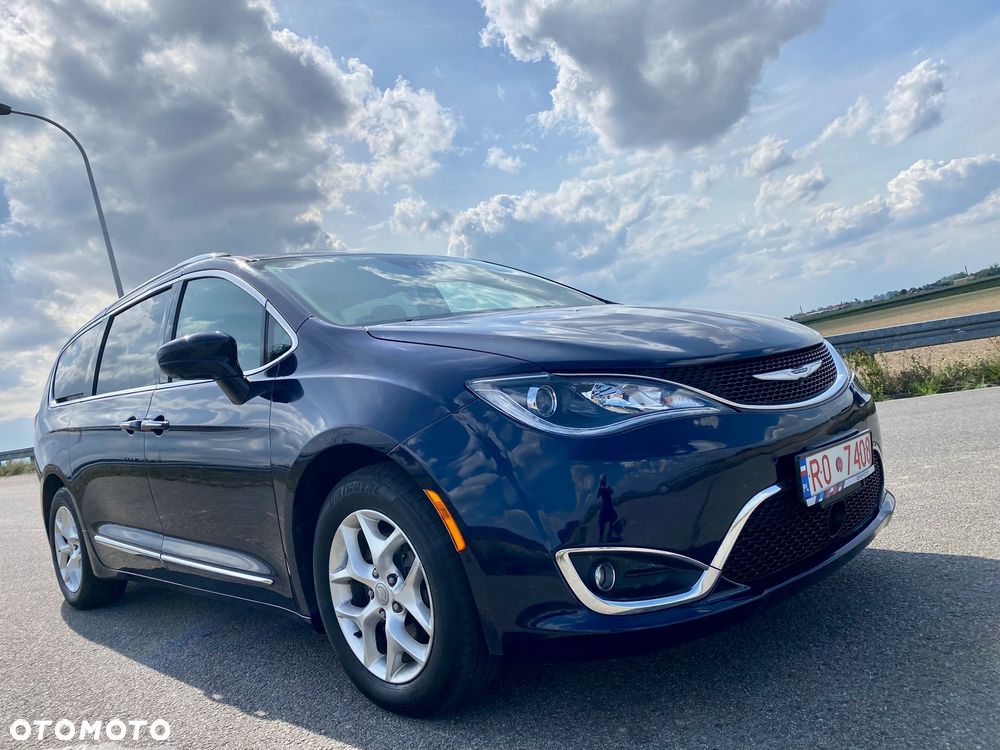 Chrysler Pacifica - 3